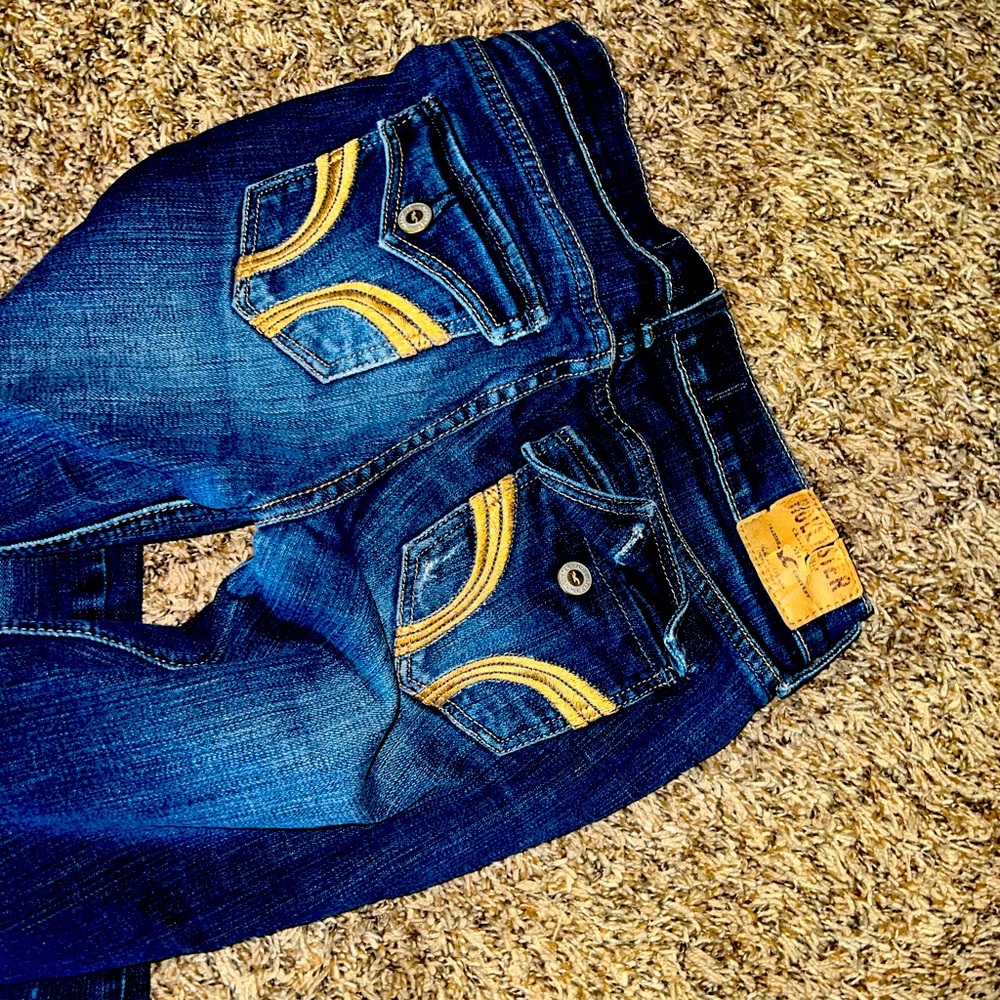 LAST CHANCE. Hollister low rise straight leg